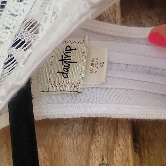 Daytrip XSmall White Tiered Tank with Lave Yoke - Picture 3 of 5